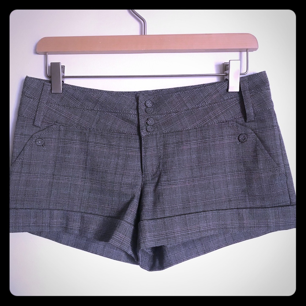 Guess stretchy plaid shorts sz 27